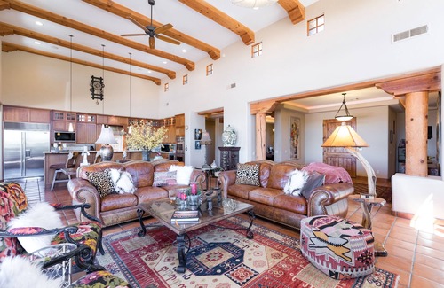 Carefree House | 180-degree Sweeping Views at Southwestern Masterpiece near The Boulders