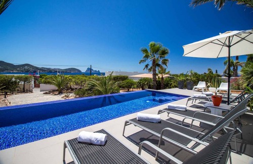 Cala Comte Villa | 180 m² Villa ∙ 4 bedrooms ∙ 8 guests