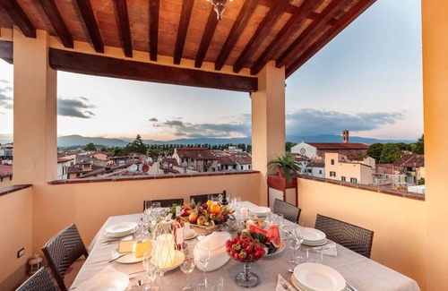 Lucca Historical Center Apartment | 180 m² Apartment ∙ 4 bedrooms ∙ 8 guests