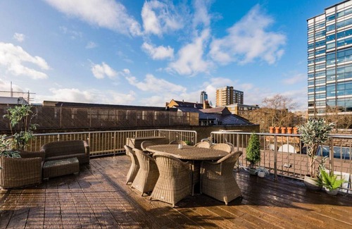 St Luke's Apartment | 180 m² Apartment ∙ 3 bedrooms ∙ 6 guests