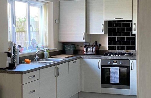Newcastle-Under-Lyme House | 180 m² House ∙ 4 bedrooms ∙ 6 guests