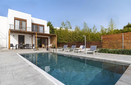Kolymbia House | 180 m² House ∙ 4 bedrooms ∙ 7 guests