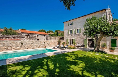 Mrgani House | 180 m² House ∙ 4 bedrooms ∙ 8 guests
