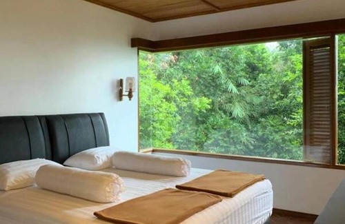 Megamendung House | 180 m² House ∙ 5 bedrooms ∙ 20 guests