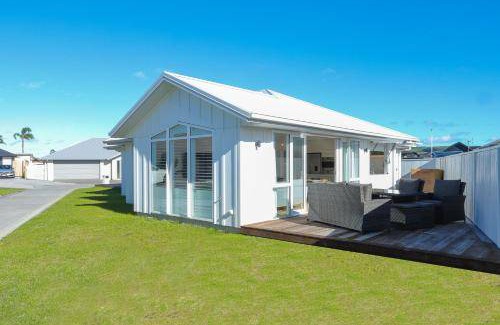 Papamoa Beach House | 180 m² House ∙ 4 bedrooms ∙ 7 guests