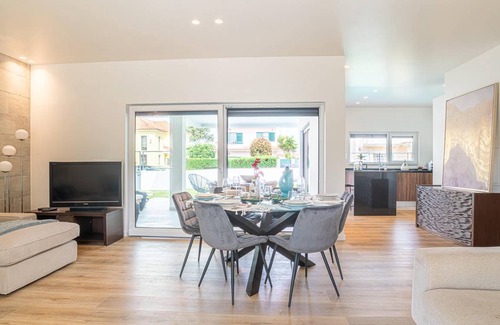 Charneca de Caparica e Sobreda Villa | 180 m² Villa ∙ 3 bedrooms ∙ 6 guests