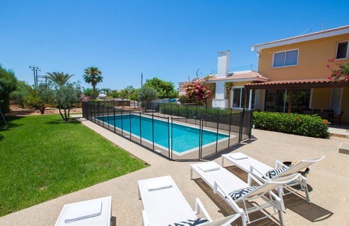 Ayia Napa Villa | 180 m² Villa ∙ 4 bedrooms ∙ 10 guests