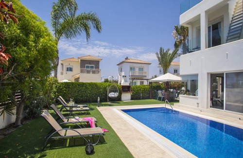 Ayia Thekla Villa | 180 m² Villa ∙ 5 bedrooms ∙ 10 guests