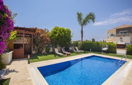 Ayia Thekla Villa | 180 m² Villa ∙ 5 bedrooms ∙ 10 guests