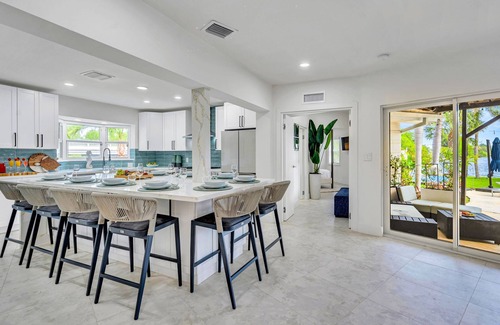17th Street Causeway House | 180' of Waterfront | Heated Pool | Walk To Beach | Paradise Point Key | RESIDENCES