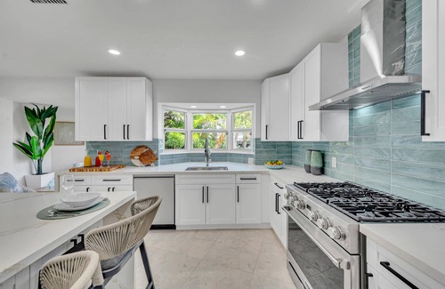 17th Street Causeway House | 180' of Waterfront | Heated Pool | Walk To Beach | Paradise Point Key | RESIDENCES