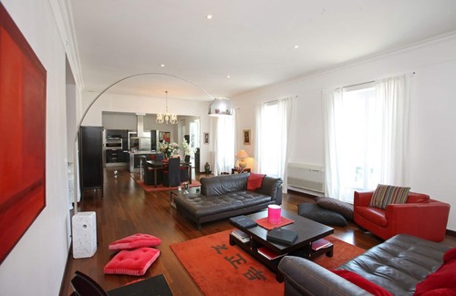 Quartier du Port Apartment | 180 Views of the port of Nice, sea and yachts direct with lift and balconies.