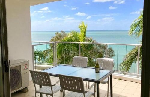 Urangan Apartment | 180˚ Water View Apartment - Simply Stunning