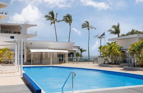 Urangan Apartment | 180˚ Water View Apartment - Simply Stunning
