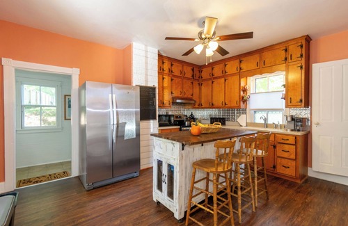 Westminster House | 1800’s 4Br WalkableWestminster between Balt&Gettysburg: