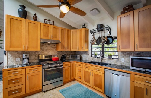 Green Cay House | 180° Sea Views, Luxurious Villa, Walk to secluded beach or beach bar