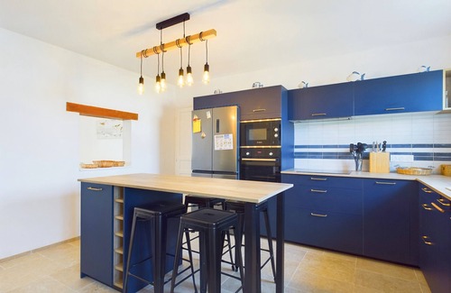 Saint-Clement-des-Baleines Ski Chalet | 180m from the seaside, house for 11