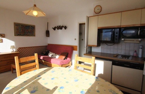 Cognet Apartment | 180m from ski slopes, 1st floor, balcony, tv, ski locker, 23m², Alpe d'Huez