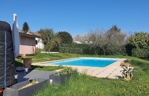 Curis-au-Mont-d'Or House | 180m2 house with large calm swimming pool and view