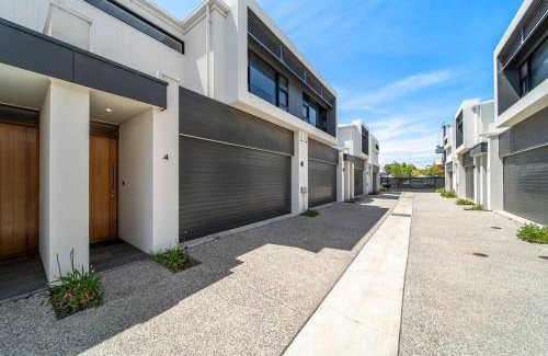 Glenelg East Apartment | 181 m² Apartment ∙ 2 bedrooms ∙ 4 guests