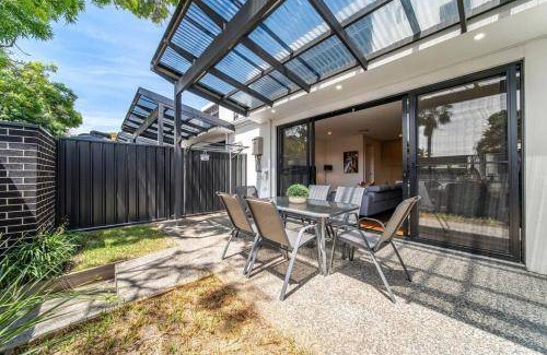Glenelg East Apartment | 181 m² Apartment ∙ 2 bedrooms ∙ 4 guests