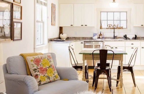 Waitsfield Apartment | 1830 Enchanting, Light-Filled Farmhouse Apartment