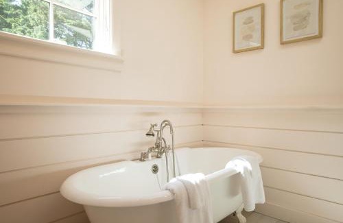Somesville House | 1830's Large 4BR in Heart of Acadia! [Somes Villa]