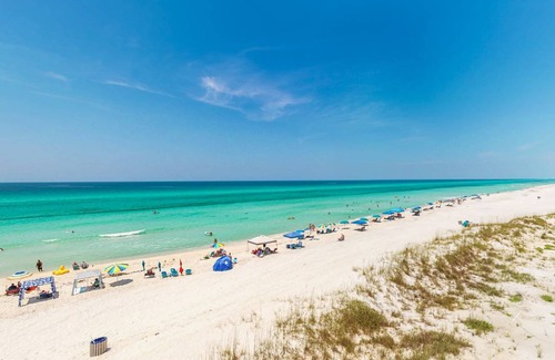 Sunnyside Condo | 184 m² Condo ∙ 3 bedrooms ∙ 8 guests
