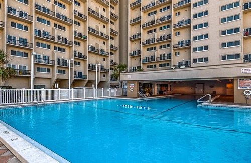 Sunnyside Condo | 184 m² Condo ∙ 3 bedrooms ∙ 8 guests