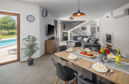 Bale House | 184 m² House ∙ 4 bedrooms ∙ 8 guests