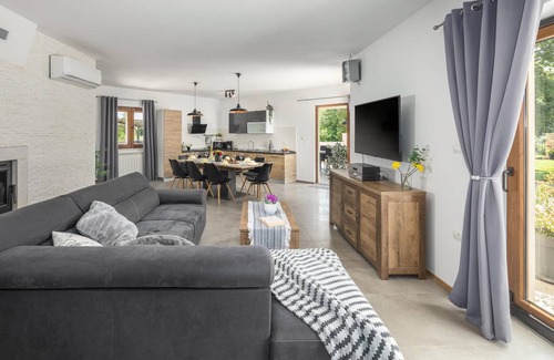 Bale House | 184 m² House ∙ 4 bedrooms ∙ 8 guests