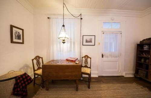 Nashville House | 1840 Stagecoach