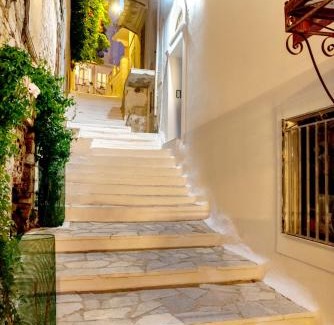 Ermoupoli House | 1844 Suites Syros