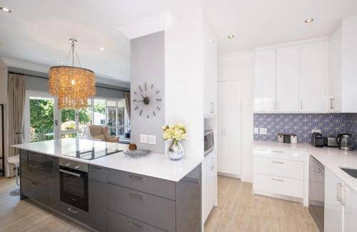 Kenilworth Apartment | 185 m² Apartment ∙ 2 bedrooms ∙ 4 guests