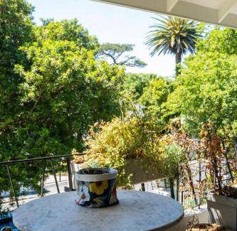 Kenilworth Apartment | 185 m² Apartment ∙ 2 bedrooms ∙ 4 guests