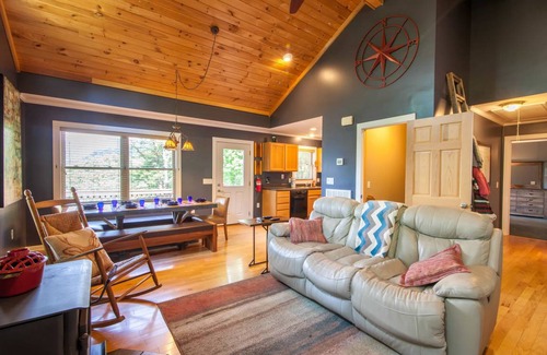 Lenoir Cabin | 185 m² Cabin ∙ 3 bedrooms ∙ 8 guests