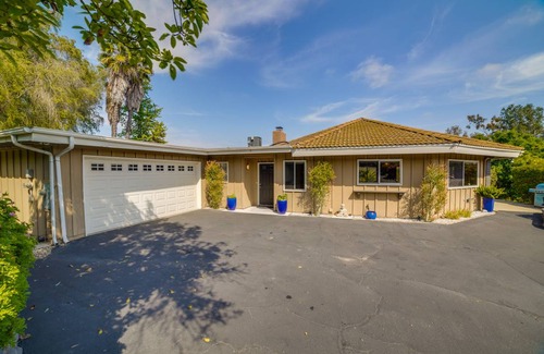 Fallbrook House | 185 m² House ∙ 3 bedrooms ∙ 6 guests