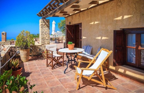 Anatoli House | 185 m² House ∙ 4 bedrooms ∙ 10 guests