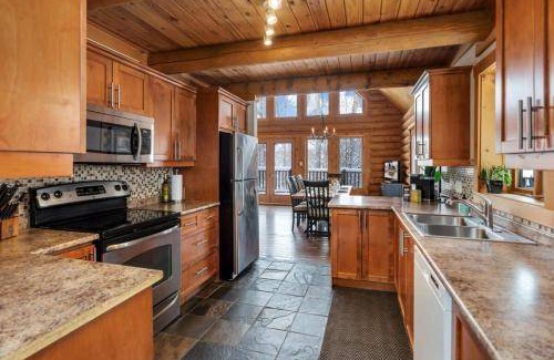 Labelle Ski Chalet | 186 m² Chalet ∙ 4 bedrooms ∙ 11 guests