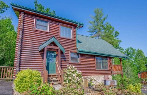 Hemlock Hills Cabin | 186 m² Cabin ∙ 3 bedrooms ∙ 10 guests