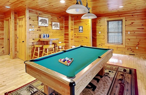 Hemlock Hills Cabin | 186 m² Cabin ∙ 3 bedrooms ∙ 10 guests