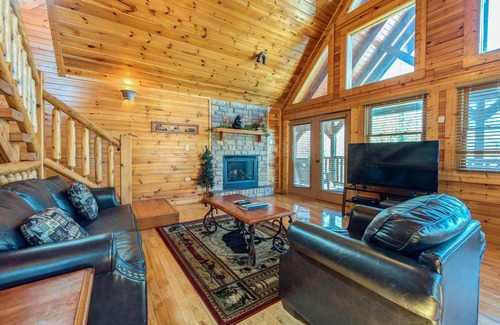 Hemlock Hills Cabin | 186 m² Cabin ∙ 3 bedrooms ∙ 10 guests