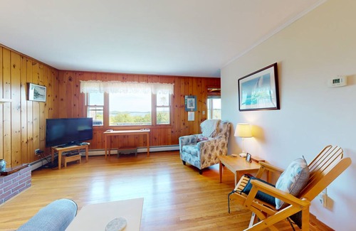 Castine Cottage | 186 m² Cabin ∙ 3 bedrooms ∙ 7 guests