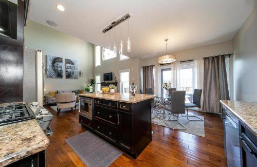 Southeast Edmonton House | 186 m² House ∙ 4 bedrooms ∙ 12 guests