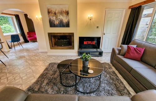 Cheadle House | 186 m² House ∙ 4 bedrooms ∙ 8 guests