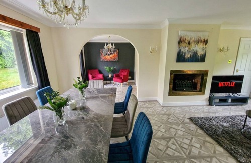 Cheadle House | 186 m² House ∙ 4 bedrooms ∙ 8 guests