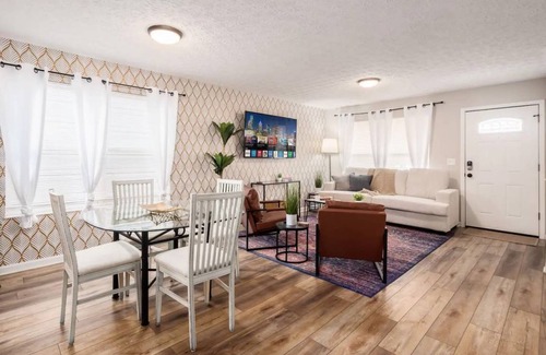 West Columbus House | 186 m² House ∙ 5 bedrooms ∙ 12 guests