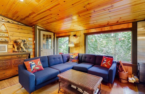 Port Orchard Cabin | 187 m² Cabin ∙ 3 bedrooms ∙ 6 guests
