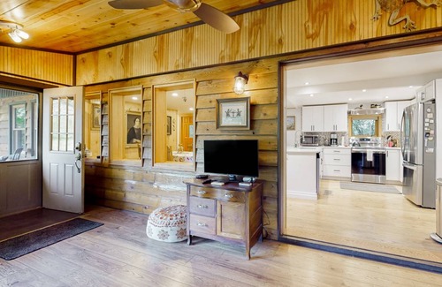 Port Orchard Cabin | 187 m² Cabin ∙ 3 bedrooms ∙ 6 guests