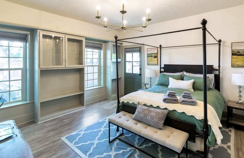 St. George House | 1870 Historic Home of Frederick Blake - Sleeps 10